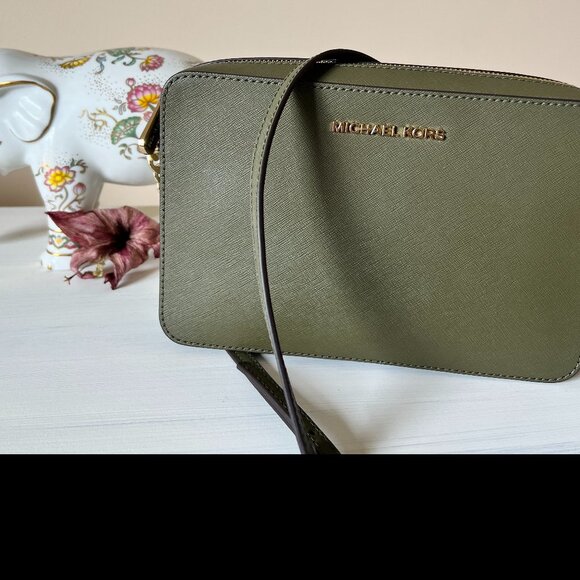 Michael Kors Jet Set Crossbody Camera Bag sz Large in "Duffle" Olive Green color - Picture 2 of 16